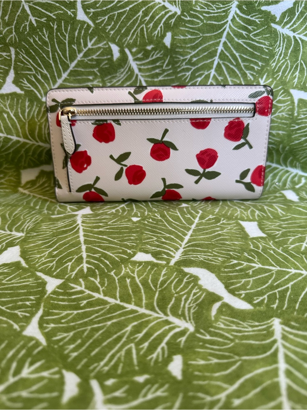 kate spade White Floral Rose-Print Zip Wallet - Picture 4 of 10